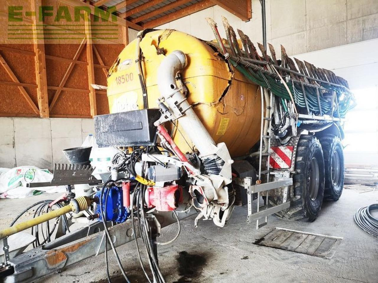 Light 18.500 polyesterfass mit unfallschaden - Gyllevogn: billede 1 Light 18.500 polyesterfass mit unfallschaden - Gyllevogn: billede 1