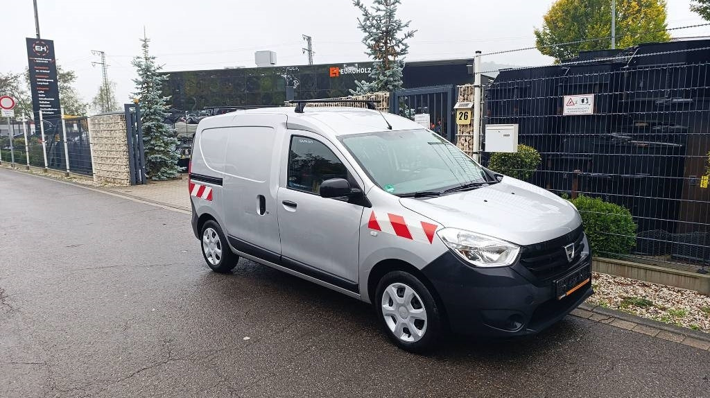 Dacia Dokker Transporter, Kastenwagen, Werkstattschränke - Små varebil: billede 1 Dacia Dokker Transporter, Kastenwagen, Werkstattschränke - Små varebil: billede 1