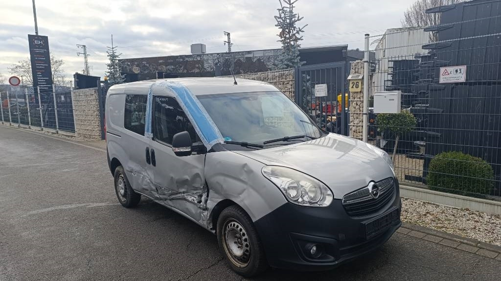 Opel Combo Kastenwagen Transp. Seitenschaden fahrbereit - Varebil med kasse: billede 2 Opel Combo Kastenwagen Transp. Seitenschaden fahrbereit - Varebil med kasse: billede 2