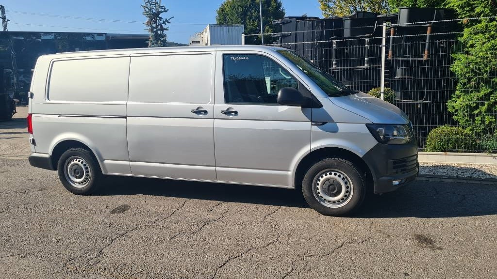 Volkswagen T5 2.0 TDI, Kasten, Werkstattschränke, Klima, AHK - Varebil med kasse: billede 4 Volkswagen T5 2.0 TDI, Kasten, Werkstattschränke, Klima, AHK - Varebil med kasse: billede 4