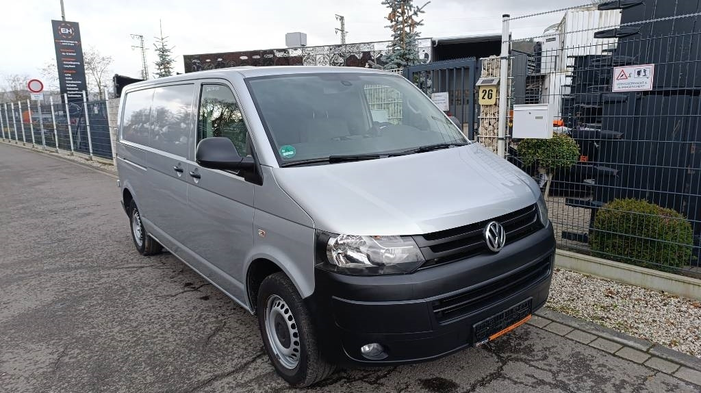 Volkswagen T5 2.0 TDI, Transporter, Kasten, Werkstattschränke - Varebil med kasse: billede 1 Volkswagen T5 2.0 TDI, Transporter, Kasten, Werkstattschränke - Varebil med kasse: billede 1