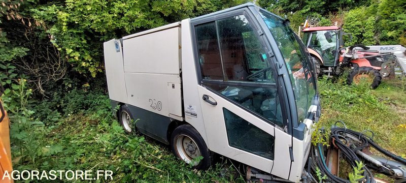 BALAYEUSE AEBI MFH 2500 - Fejebil: billede 1 BALAYEUSE AEBI MFH 2500 - Fejebil: billede 1