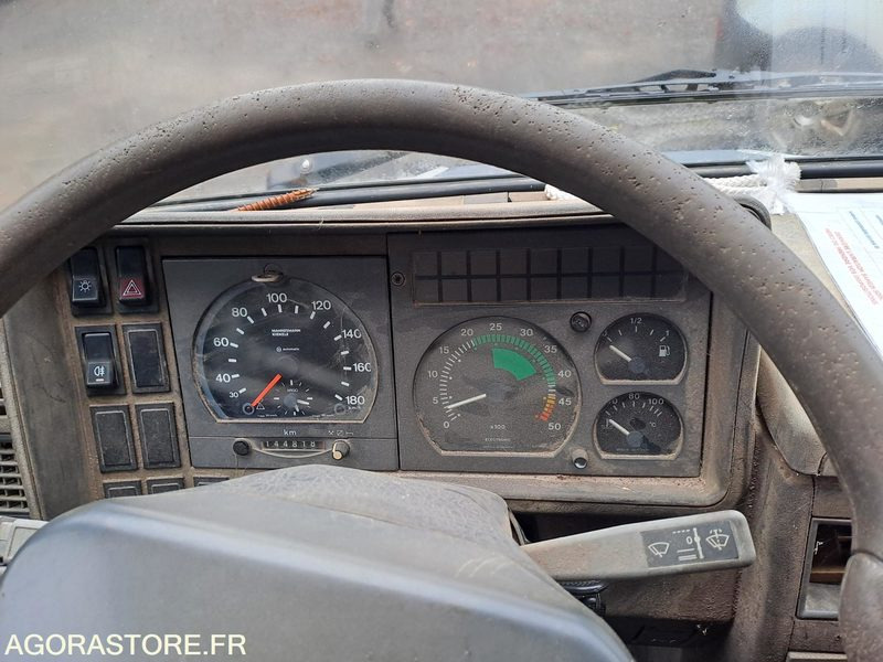 CAMIONNETTTE PLATEAU IVECO DAILY Pompadour (19) ne démarre pas - NON ROULANT - Ladbil med tip: billede 4 CAMIONNETTTE PLATEAU IVECO DAILY Pompadour (19) ne démarre pas - NON ROULANT - Ladbil med tip: billede 4