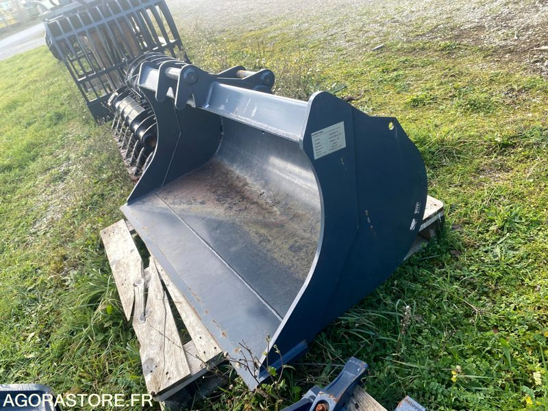 Coupleur hydraulique + 3 godets Neufs pour pelle 6T - Bygningsudstyr: billede 1 Coupleur hydraulique + 3 godets Neufs pour pelle 6T - Bygningsudstyr: billede 1