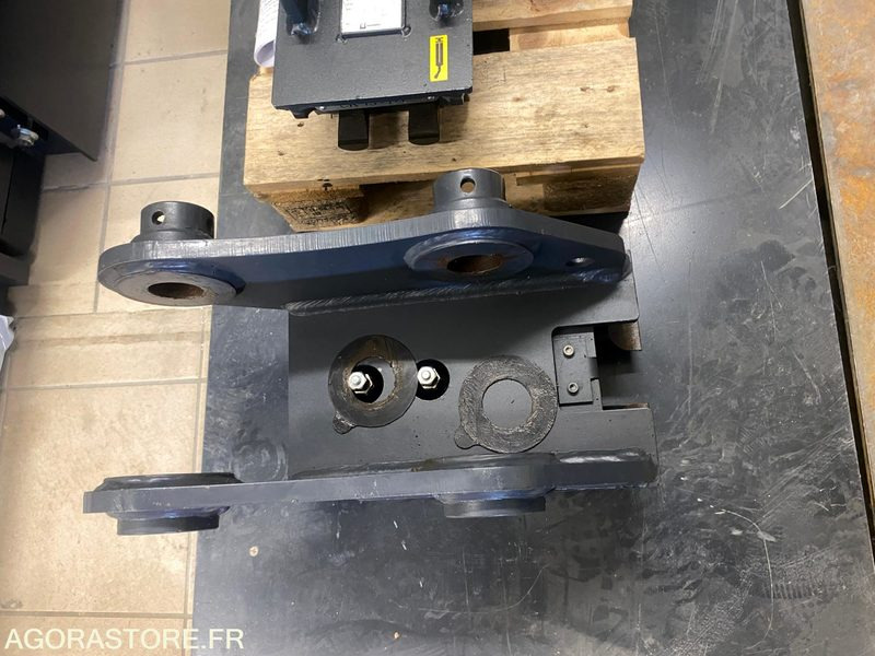 Coupleur hydraulique + 3 godets Neufs pour pelle 6T - Bygningsudstyr: billede 4 Coupleur hydraulique + 3 godets Neufs pour pelle 6T - Bygningsudstyr: billede 4