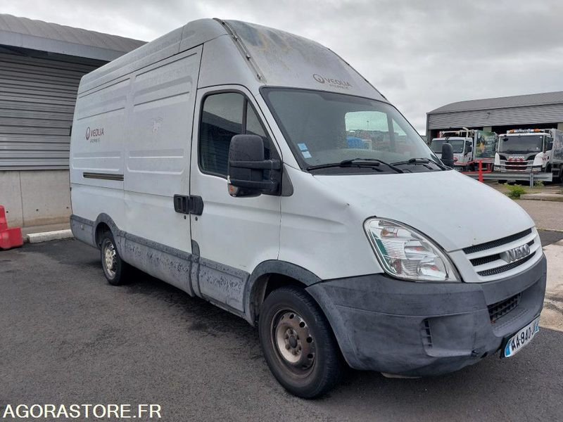 Fourgon IVECO Daily CNG- AA-840-JA - 176200 km (BARA - R51754) - Varevogn: billede 1 Fourgon IVECO Daily CNG- AA-840-JA - 176200 km (BARA - R51754) - Varevogn: billede 1