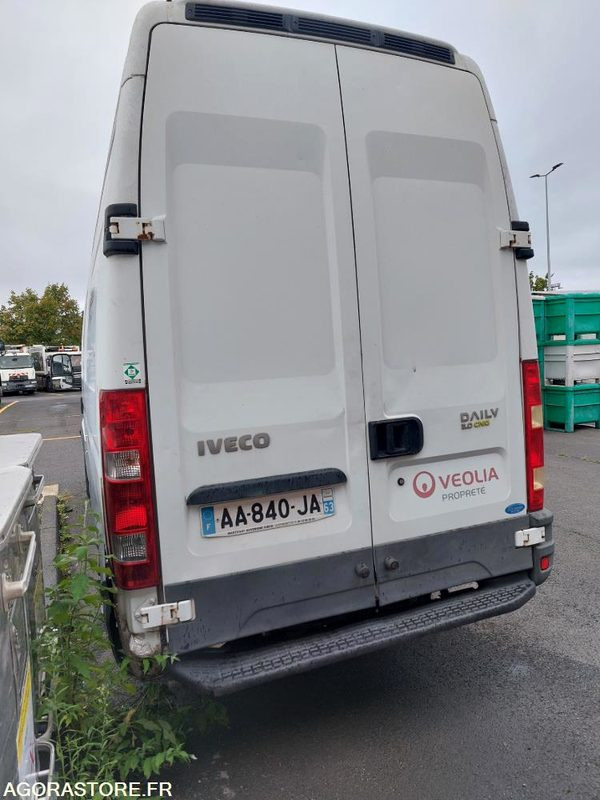 Fourgon IVECO Daily CNG- AA-840-JA - 176200 km (BARA - R51754) - Varevogn: billede 2 Fourgon IVECO Daily CNG- AA-840-JA - 176200 km (BARA - R51754) - Varevogn: billede 2