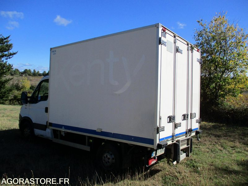 IVECO 35S13 de 2013 chassis cabine frigorifique idéal pour modifié en benne - Kølebil: billede 3 IVECO 35S13 de 2013 chassis cabine frigorifique idéal pour modifié en benne - Kølebil: billede 3