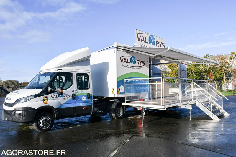 VEHICULE EVENEMENTIEL - CAMION PODIUM IVECO DAILY 6000 kms 2018 - Lastbil: billede 2 VEHICULE EVENEMENTIEL - CAMION PODIUM IVECO DAILY 6000 kms 2018 - Lastbil: billede 2