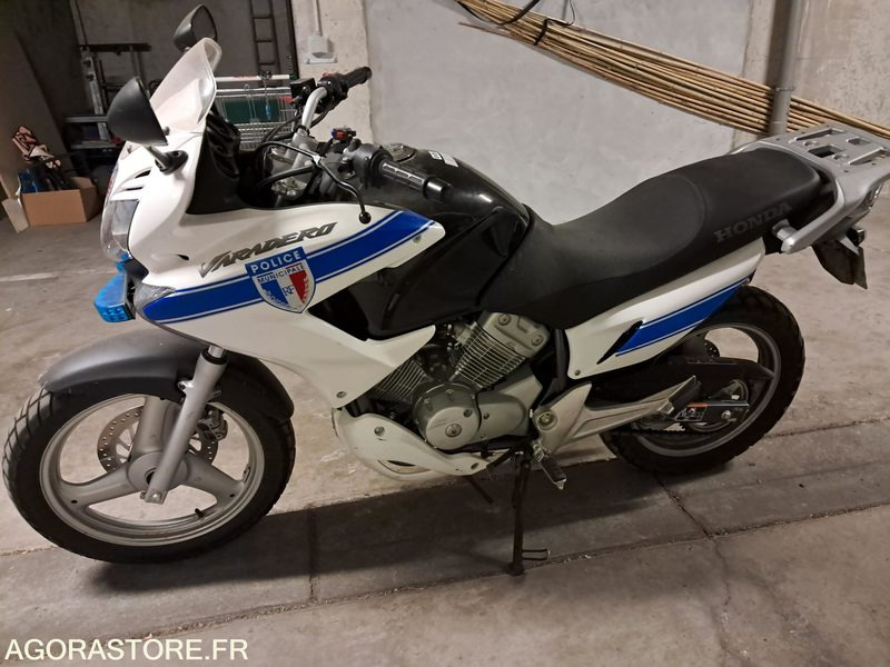 MOTO HONDA VARADERO 125 - Motorcykel: billede 1 MOTO HONDA VARADERO 125 - Motorcykel: billede 1