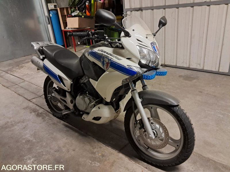 MOTO HONDA VARADERO 125 - Motorcykel: billede 2 MOTO HONDA VARADERO 125 - Motorcykel: billede 2