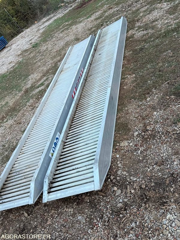 RAMPES DE CHARGEMENT 8,5 T - Materialehåndteringsudstyr: billede 2 RAMPES DE CHARGEMENT 8,5 T - Materialehåndteringsudstyr: billede 2