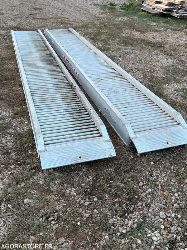 RAMPES DE CHARGEMENT 8,5 T - Materialehåndteringsudstyr: billede 1 RAMPES DE CHARGEMENT 8,5 T - Materialehåndteringsudstyr: billede 1