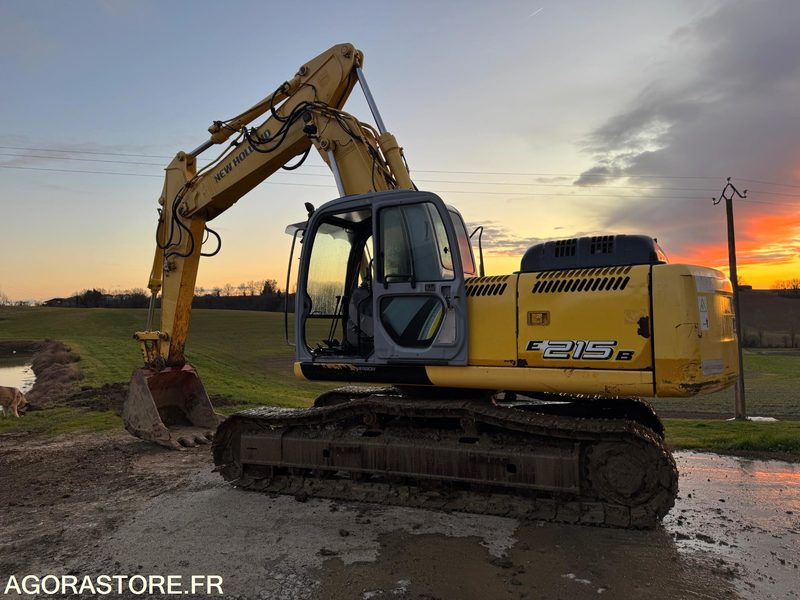 PELLE NEW HOLLAND E215B - 2009 - 11000 heures - Gravemaskine: billede 1 PELLE NEW HOLLAND E215B - 2009 - 11000 heures - Gravemaskine: billede 1