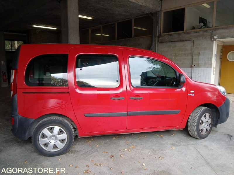 RENAULT KANGOO TPMR N°150546 - Skolebus: billede 1 RENAULT KANGOO TPMR N°150546 - Skolebus: billede 1