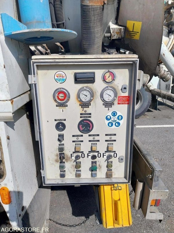 RENAULT Kerax 320 HUWER ADR 2002 (165000Km) ROULANT EXPORT UNIQUEMENT - Slamsugemaskine: billede 3 RENAULT Kerax 320 HUWER ADR 2002 (165000Km) ROULANT EXPORT UNIQUEMENT - Slamsugemaskine: billede 3