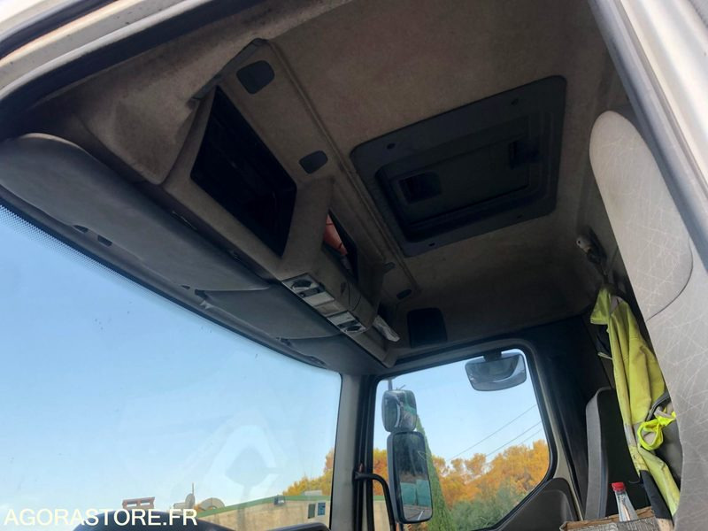 Slamsugemaskine RENAULT PREMIUM HYDROCUREUSE 245082kms 2001: billede 9