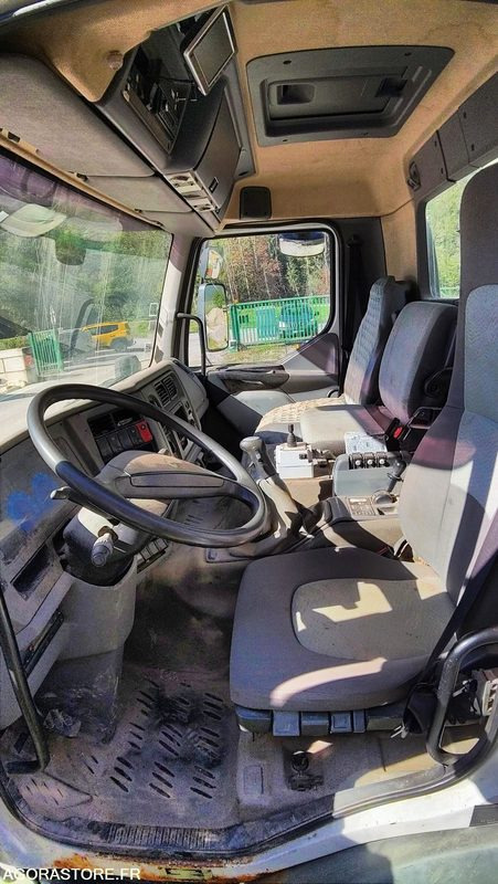 Renault KERAX 2004 - 252967 kms - Ladbil med tip: billede 5 Renault KERAX 2004 - 252967 kms - Ladbil med tip: billede 5