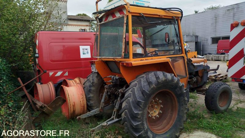 Tracteur RENAULT - 2864H - 1988 - 7723-KY-32 - ROULANT ET MOTEUR TOURNANT - Traktor: billede 2 Tracteur RENAULT - 2864H - 1988 - 7723-KY-32 - ROULANT ET MOTEUR TOURNANT - Traktor: billede 2