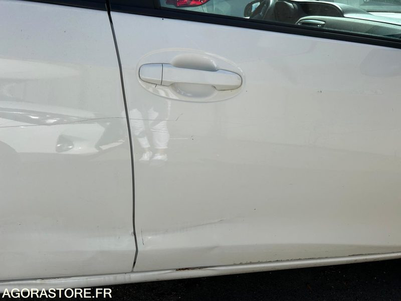 YARIS HYBRIDE AUTOMATIQUE / 2015 / 117 353KMS / VEHICULE ROULANT MAIS ENDOMMAGE - Bil: billede 2 YARIS HYBRIDE AUTOMATIQUE / 2015 / 117 353KMS / VEHICULE ROULANT MAIS ENDOMMAGE - Bil: billede 2