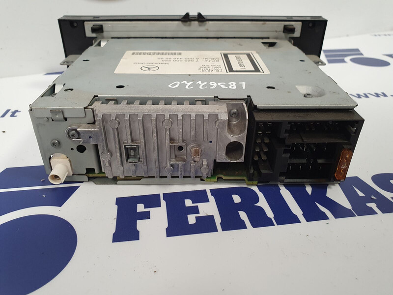 Mercedes-Benz radio - Instrumentbræt for Lastbil: billede 2 Mercedes-Benz radio - Instrumentbræt for Lastbil: billede 2