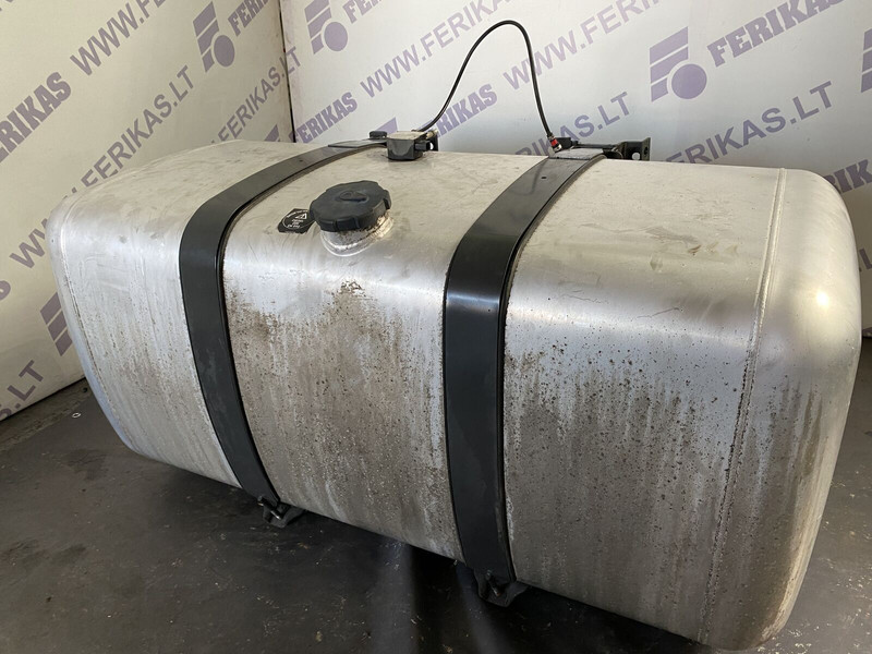 Mercedes-Benz with brackets - Brændstoftank for Lastbil: billede 1 Mercedes-Benz with brackets - Brændstoftank for Lastbil: billede 1
