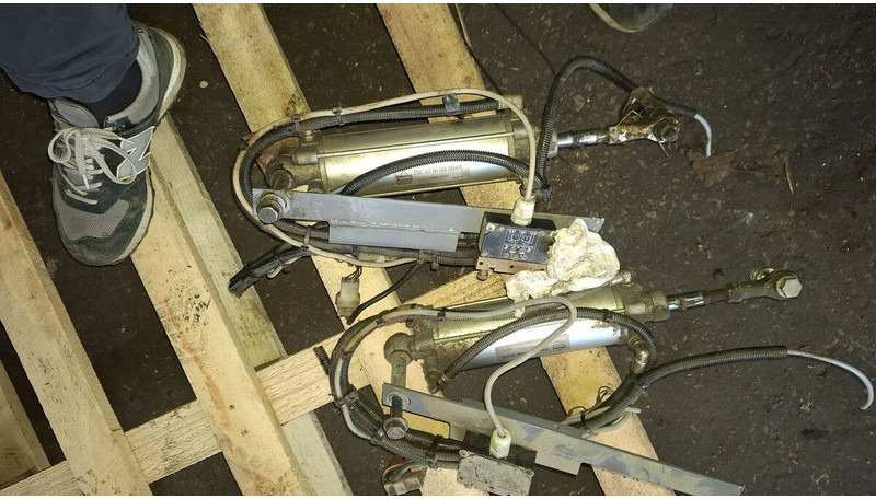 Neoplan BODE цилиндр закрытия - Hydraulisk cylinder: billede 1 Neoplan BODE цилиндр закрытия - Hydraulisk cylinder: billede 1