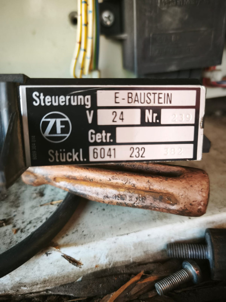 ZF 6WG200 - Kontrol blok for Alle terræn kran: billede 1 ZF 6WG200 - Kontrol blok for Alle terræn kran: billede 1