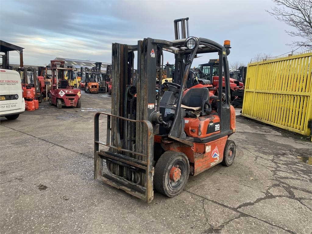 Nissan UD02A20PQ - Gas gaffeltruck: billede 2 Nissan UD02A20PQ - Gas gaffeltruck: billede 2