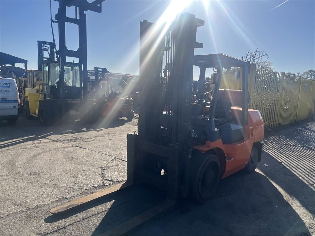 Toyota 7FGCU55 - Gas gaffeltruck: billede 2 Toyota 7FGCU55 - Gas gaffeltruck: billede 2