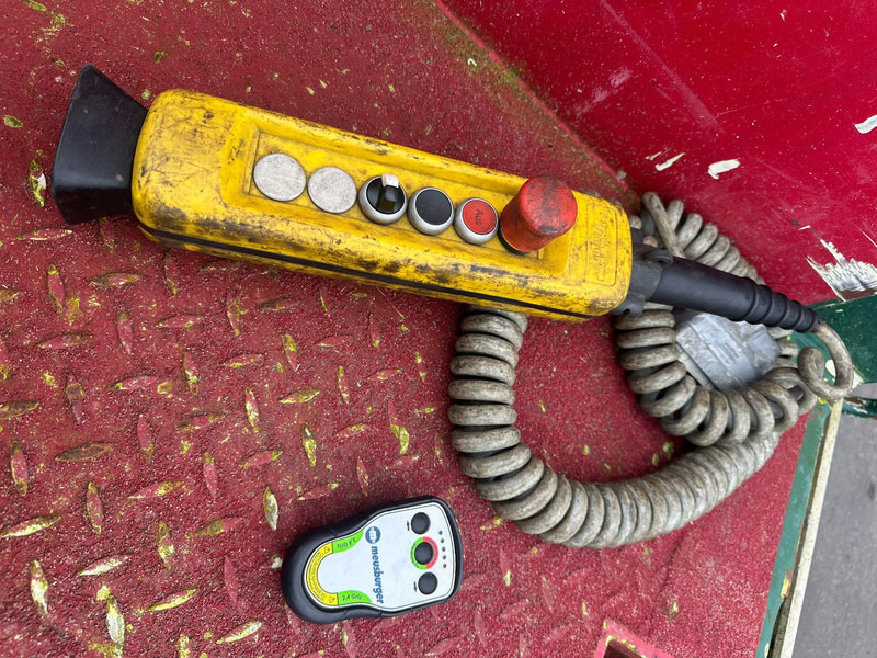 MEUSBURGER 4 axel steering, Double extendable up to 28 meters, extendable up to 3.2 meters, radio controlled, sliding roof - Nedbygget platform sættevogn: billede 5 MEUSBURGER 4 axel steering, Double extendable up to 28 meters, extendable up to 3.2 meters, radio controlled, sliding roof - Nedbygget platform sættevogn: billede 5