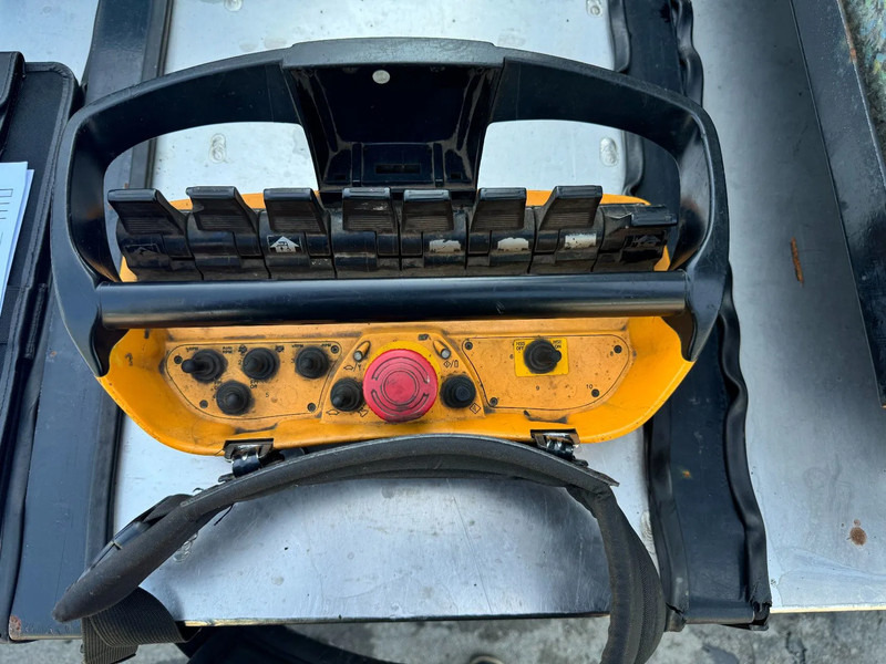 Trækker Scania R560 V8 8X2 + EFFER CRANE 1550 6S + FLYJIP 6XHYDR + REMOTE + WINCH: billede 16 Trækker Scania R560 V8 8X2 + EFFER CRANE 1550 6S + FLYJIP 6XHYDR + REMOTE + WINCH: billede 16