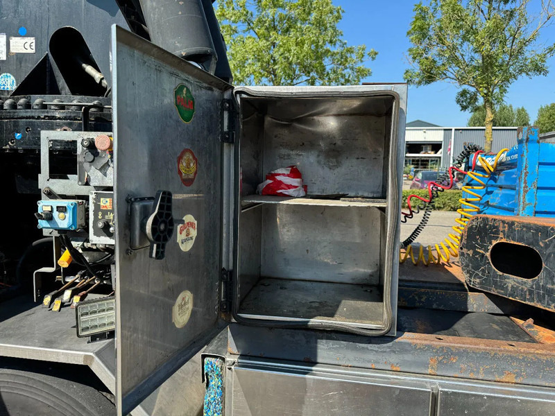 Trækker Scania R560 V8 8X2 + EFFER CRANE 1550 6S + FLYJIP 6XHYDR + REMOTE + WINCH: billede 15 Trækker Scania R560 V8 8X2 + EFFER CRANE 1550 6S + FLYJIP 6XHYDR + REMOTE + WINCH: billede 15