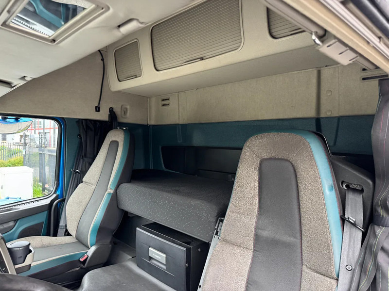 Trækker Volvo FM 370 4X2 EURO 6 SKIRTS SPOILERS I-SHIFT: billede 8