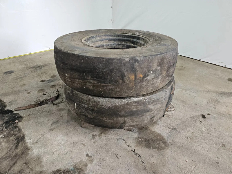 Firestone 16.9-30 - Dæk for Lastbil: billede 1 Firestone 16.9-30 - Dæk for Lastbil: billede 1