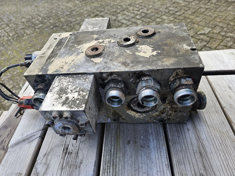 Legras Besturingsventiel 02 E-bediend (compleet) - Control valve - Hydraulik for Lastbil: billede 1 Legras Besturingsventiel 02 E-bediend (compleet) - Control valve - Hydraulik for Lastbil: billede 1