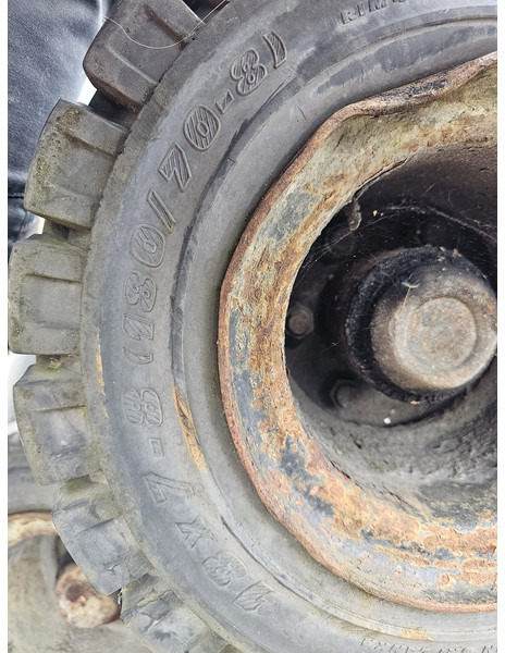 Michelin 18x7-8 (180/70-8) full rubber - Dæk: billede 3 Michelin 18x7-8 (180/70-8) full rubber - Dæk: billede 3