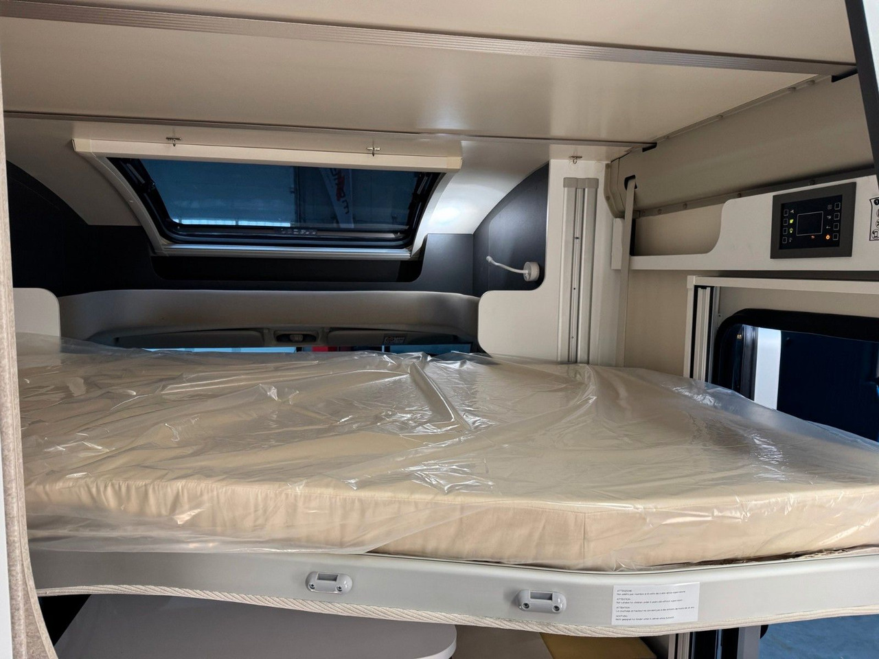 Delintegreret autocamper Forster T 699 EB / -2026-/ 140PS/ EINZELBETTEN & HUBBETT: billede 21