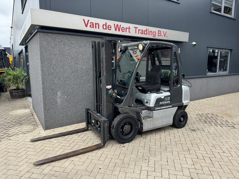 Nissan UD02A25PQ Triplo 475 Freelift/Sideshift LPG 2005 - Gas gaffeltruck: billede 2 Nissan UD02A25PQ Triplo 475 Freelift/Sideshift LPG 2005 - Gas gaffeltruck: billede 2