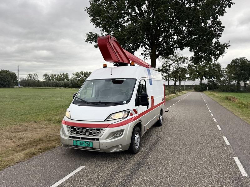 Peugeot 2.0HDI 13mtr werkhoogte 2018 - Lastbil med mandskabslift: billede 2 Peugeot 2.0HDI 13mtr werkhoogte 2018 - Lastbil med mandskabslift: billede 2