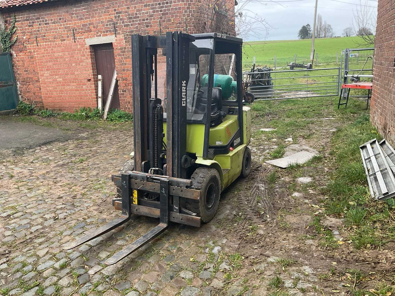 2001 CLARK CGP 25 H FORKLIFT - Gaffeltruck: billede 3 2001 CLARK CGP 25 H FORKLIFT - Gaffeltruck: billede 3