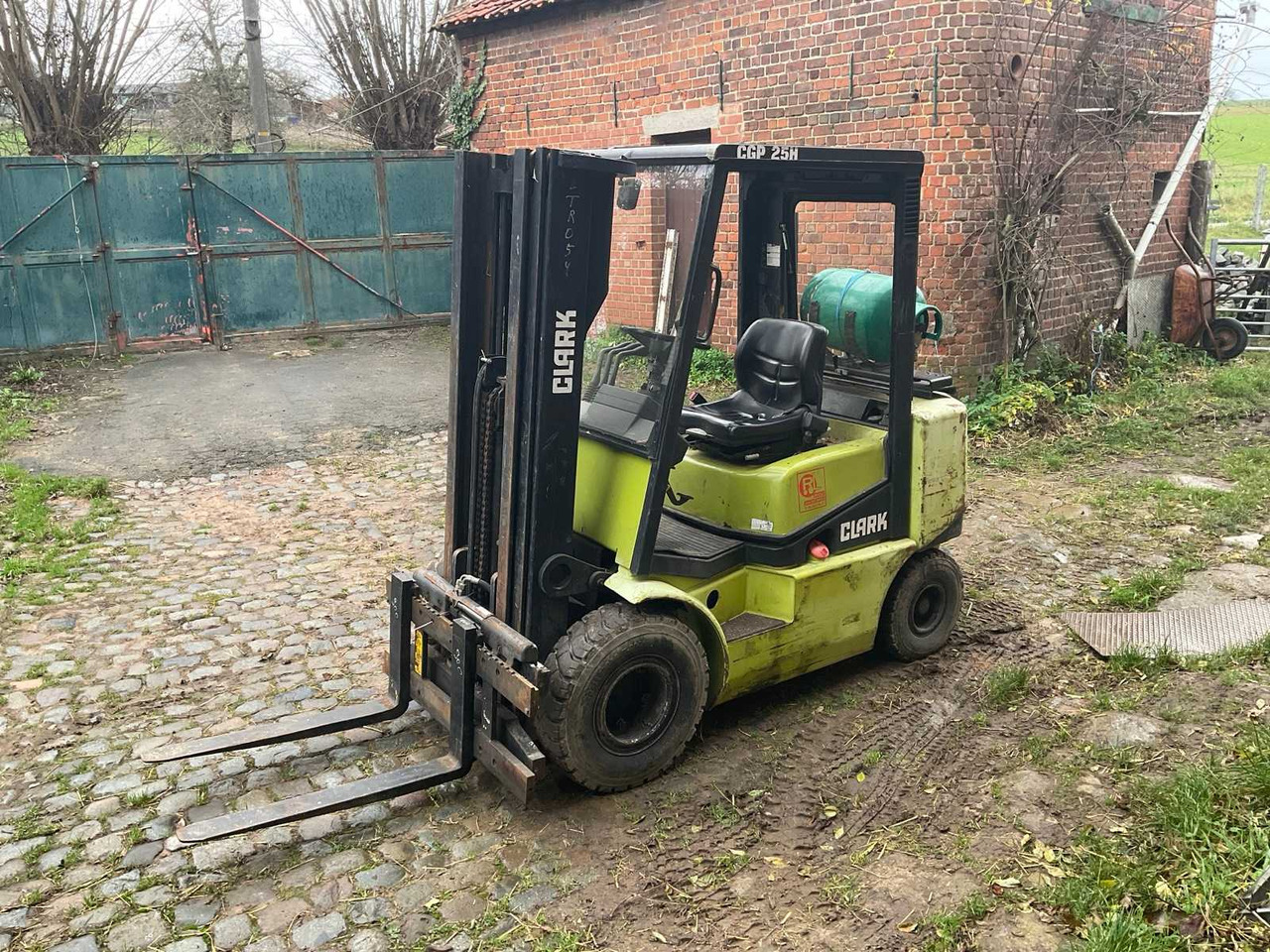 2001 CLARK CGP 25 H FORKLIFT - Gaffeltruck: billede 2 2001 CLARK CGP 25 H FORKLIFT - Gaffeltruck: billede 2