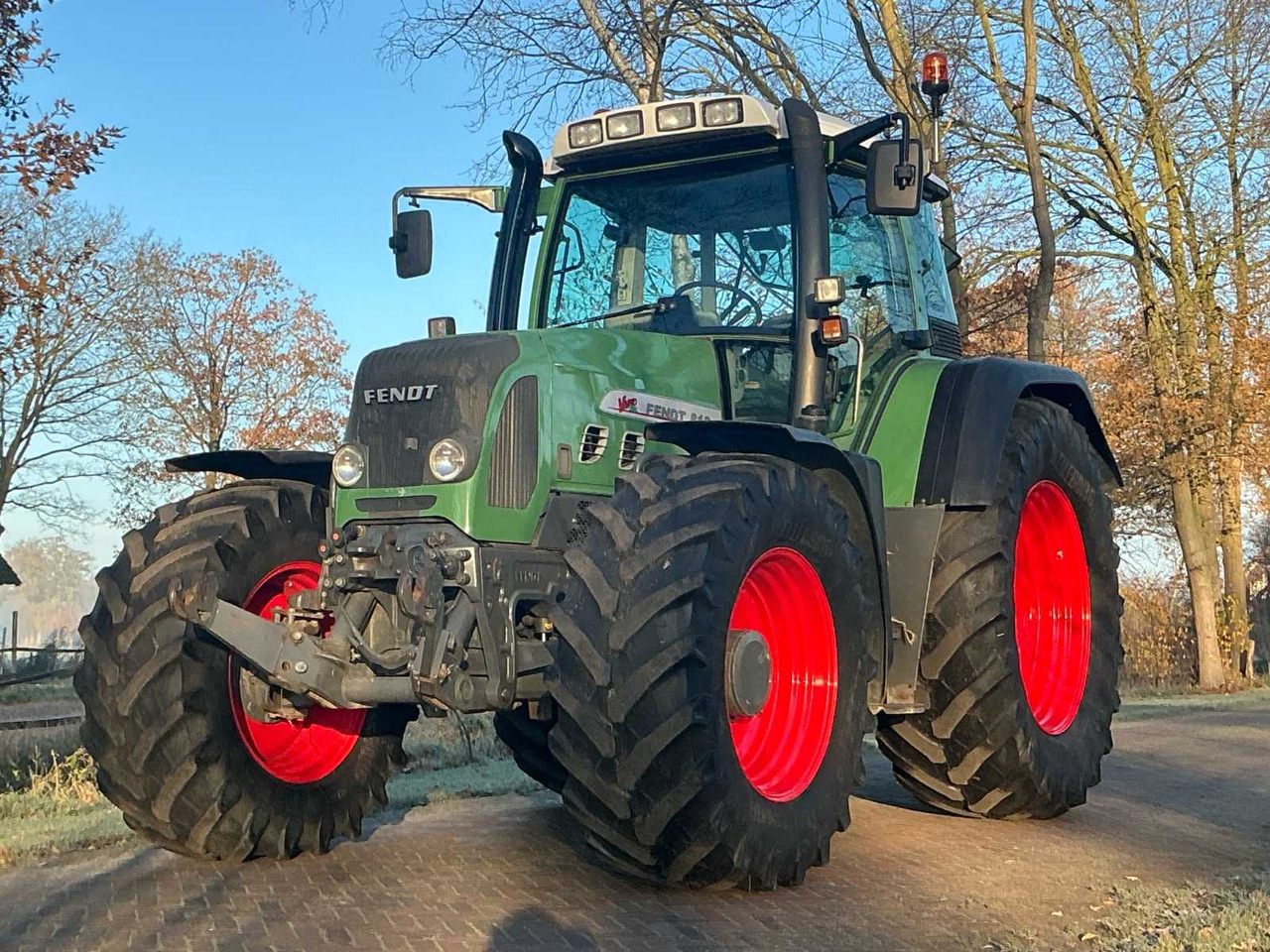 2004 FENDT 818 VARIO TMS ALL-WHEEL DRIVE FARM TRACTOR - Traktor: billede 1 2004 FENDT 818 VARIO TMS ALL-WHEEL DRIVE FARM TRACTOR - Traktor: billede 1