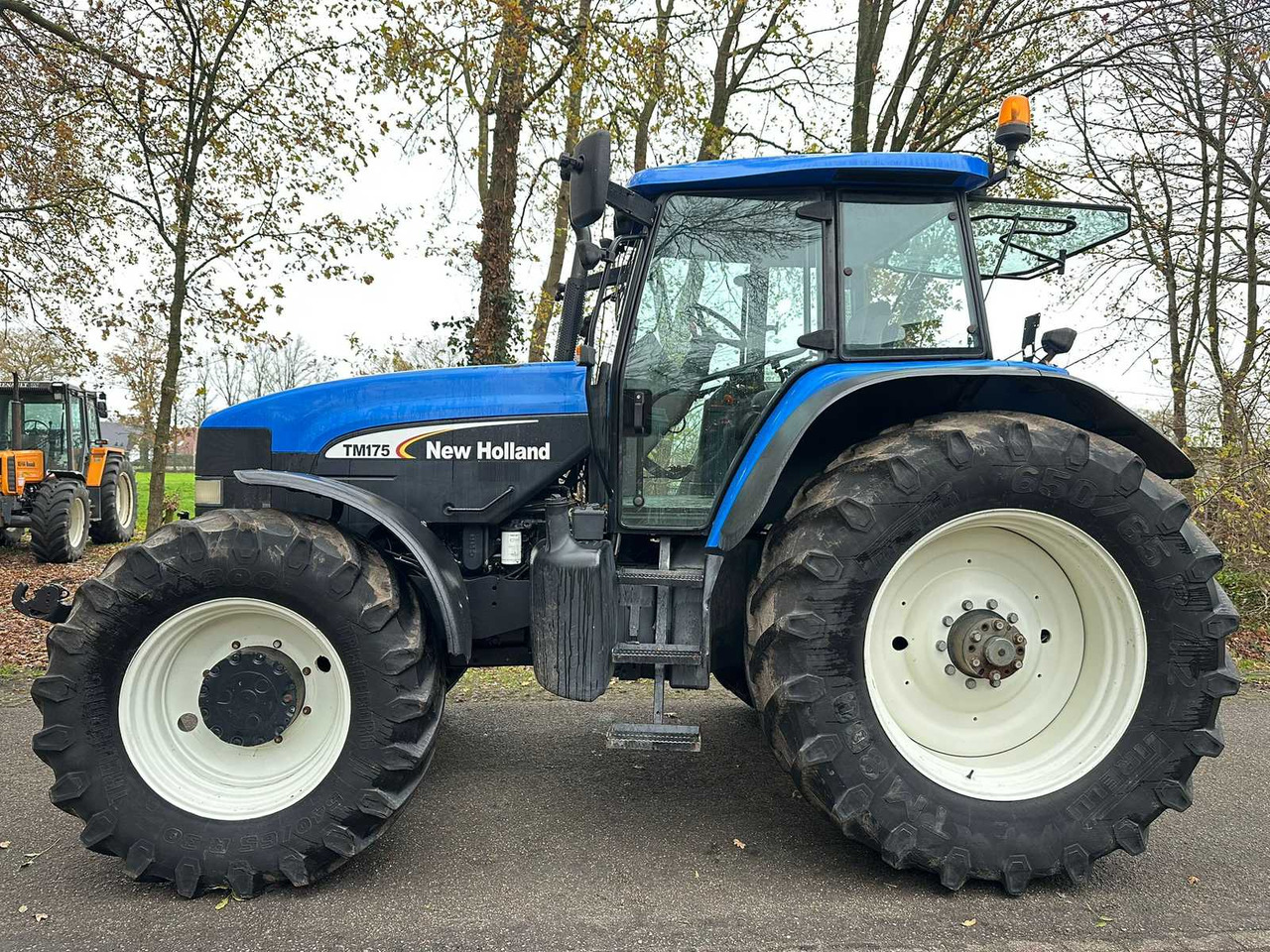 2004 NEW HOLLAND T/M 175 FOUR WHEEL DRIVE FARM TRACTOR - Traktor: billede 3 2004 NEW HOLLAND T/M 175 FOUR WHEEL DRIVE FARM TRACTOR - Traktor: billede 3