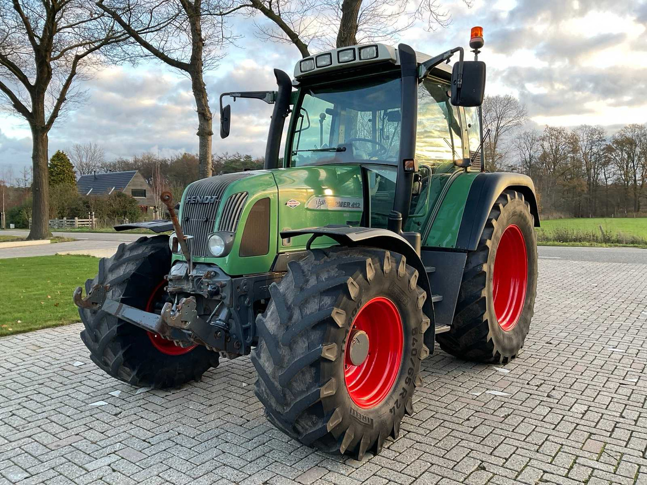 2005 FENDT FARMER 412 VARIO ALL-WHEEL DRIVE FARM TRACTOR - Traktor: billede 1 2005 FENDT FARMER 412 VARIO ALL-WHEEL DRIVE FARM TRACTOR - Traktor: billede 1