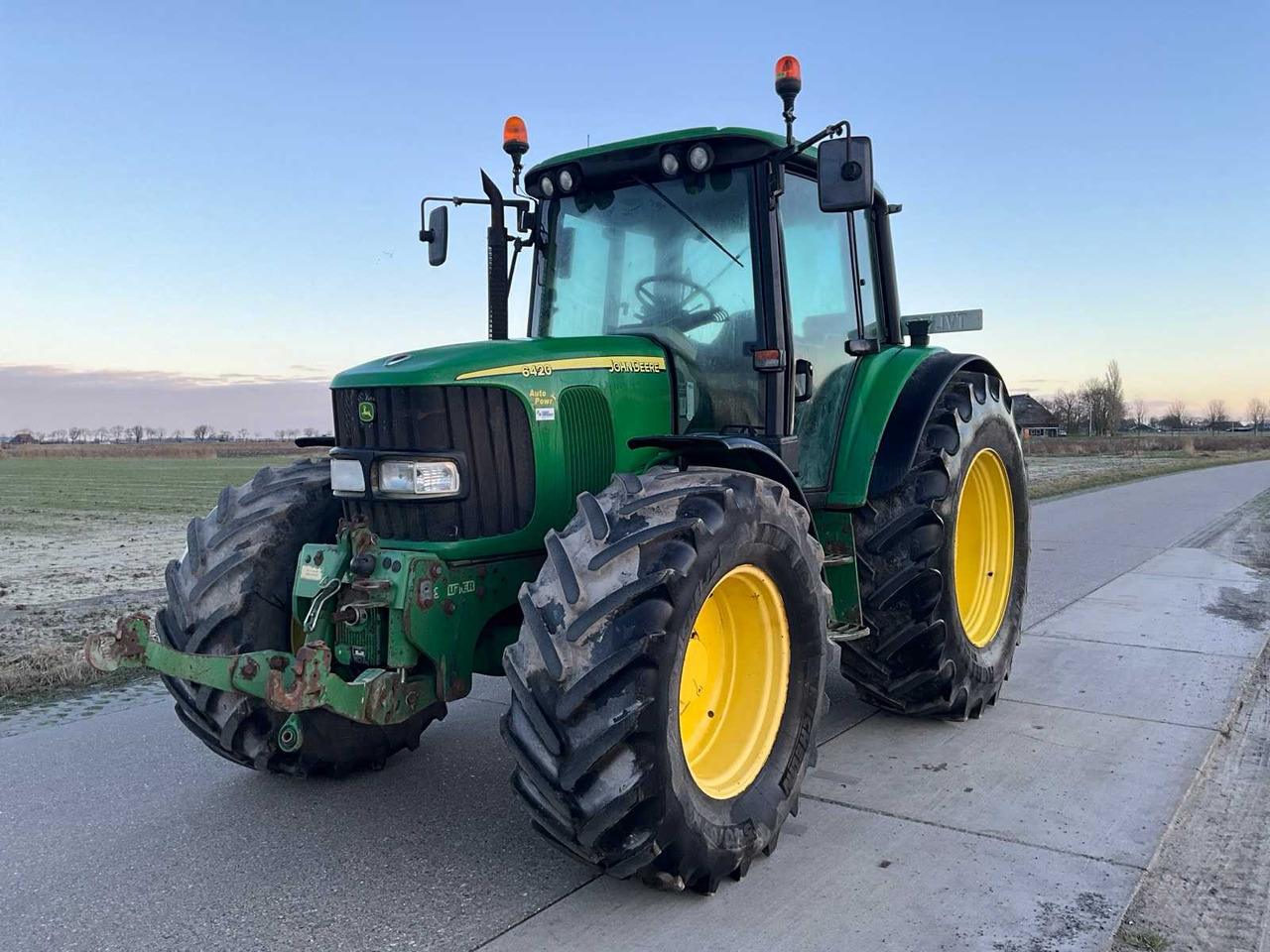 2005 JOHN DEERE 6420 FOUR WHEEL DRIVE FARM TRACTOR - Traktor: billede 1 2005 JOHN DEERE 6420 FOUR WHEEL DRIVE FARM TRACTOR - Traktor: billede 1