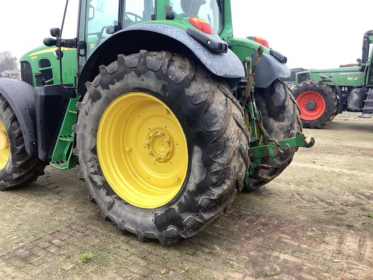 2008 JOHN DEERE 7530 PREMIUM FOUR WHEEL DRIVE FARM TRACTOR - Traktor: billede 5 2008 JOHN DEERE 7530 PREMIUM FOUR WHEEL DRIVE FARM TRACTOR - Traktor: billede 5