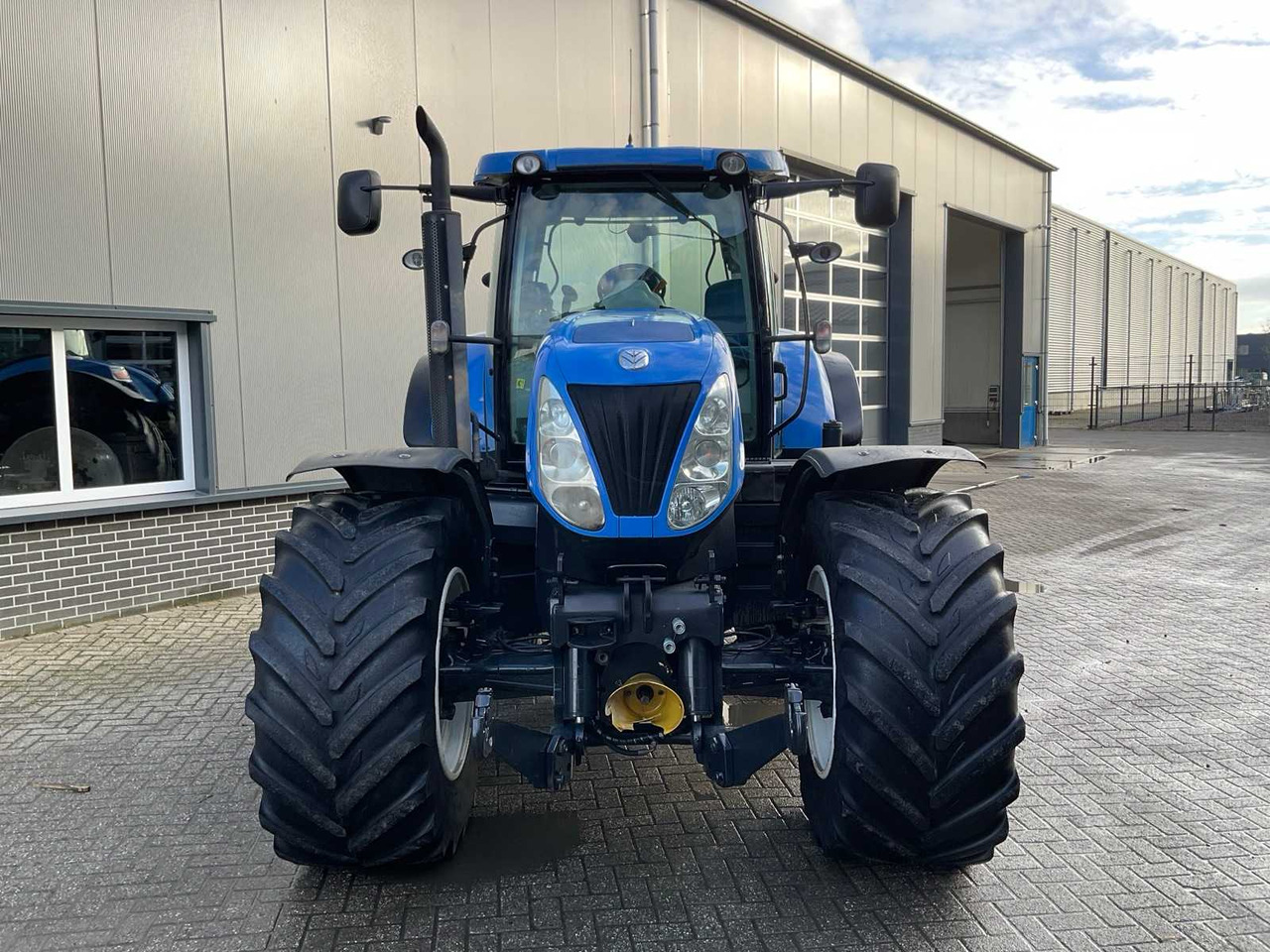 2011 NEW HOLLAND T7030 AUTOCOMMAND FOUR WHEEL DRIVE FARM TRACTOR - Traktor: billede 3 2011 NEW HOLLAND T7030 AUTOCOMMAND FOUR WHEEL DRIVE FARM TRACTOR - Traktor: billede 3