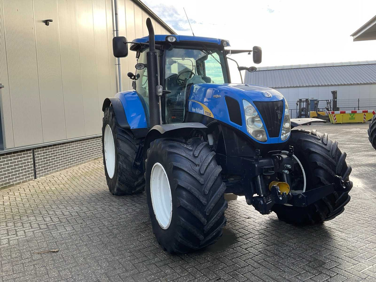 2011 NEW HOLLAND T7030 AUTOCOMMAND FOUR WHEEL DRIVE FARM TRACTOR - Traktor: billede 4 2011 NEW HOLLAND T7030 AUTOCOMMAND FOUR WHEEL DRIVE FARM TRACTOR - Traktor: billede 4