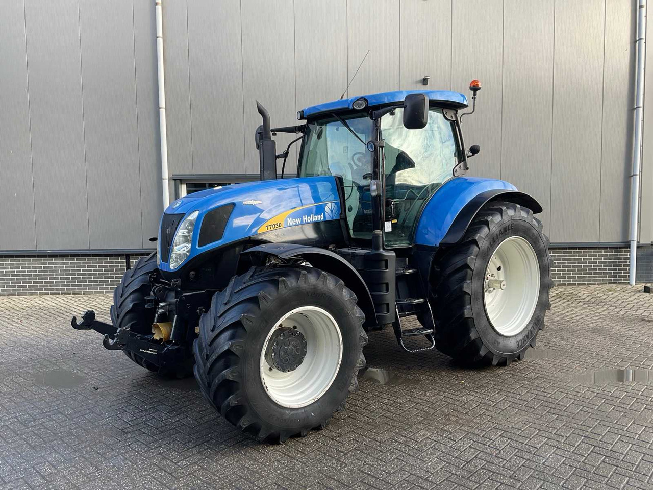 2011 NEW HOLLAND T7030 AUTOCOMMAND FOUR WHEEL DRIVE FARM TRACTOR - Traktor: billede 1 2011 NEW HOLLAND T7030 AUTOCOMMAND FOUR WHEEL DRIVE FARM TRACTOR - Traktor: billede 1